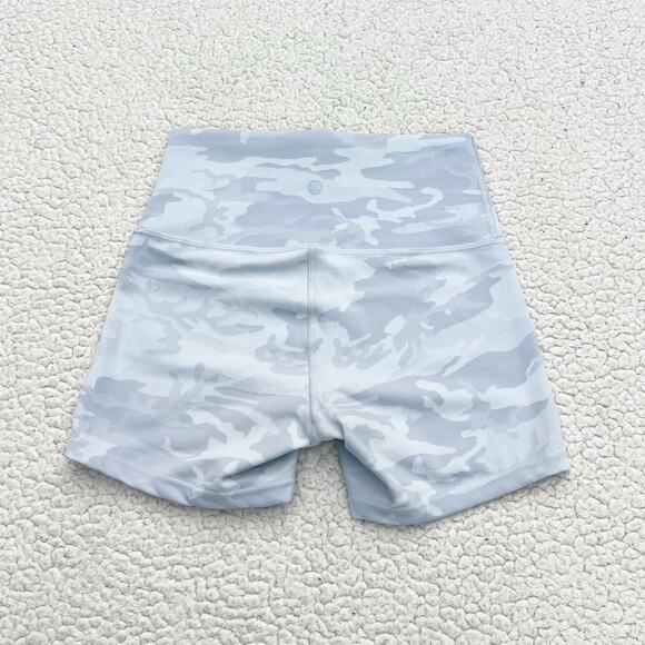 Lululemon Wunder Under Ribbed White Camo Shorts - Picture 2 of 4
